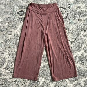 Lululemon Wide-Leg High Rise Crop 19” in Spiced Chai